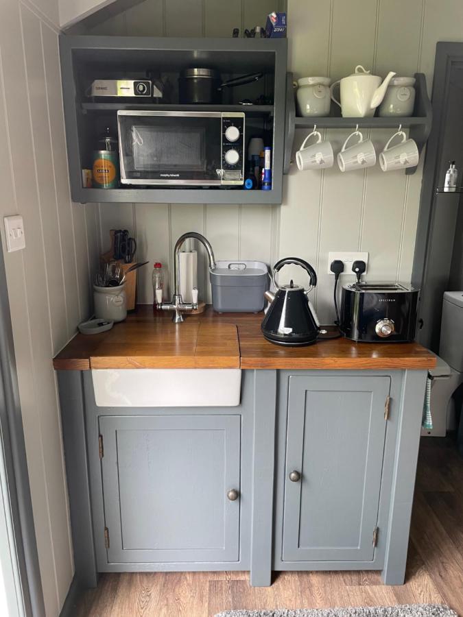 Greatwood Shepherds Hut Battle Exterior photo